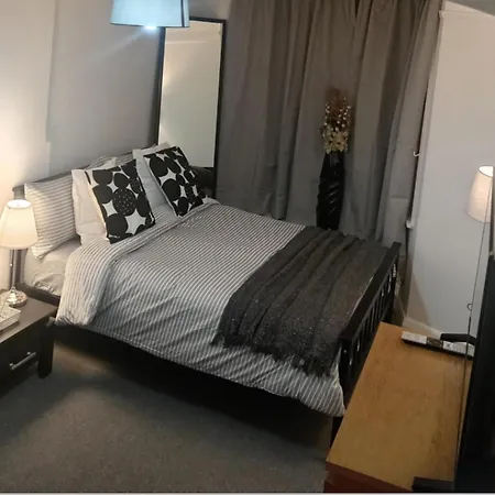 City View London Apartment - Near Canary Wharf
